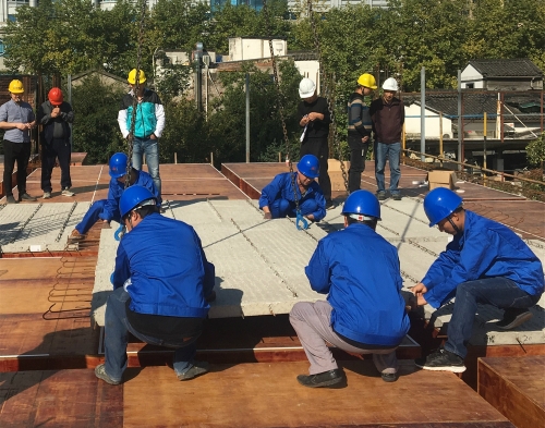 【转型升级】cq9电子入口首个装配式公共建筑PC构件成功吊装